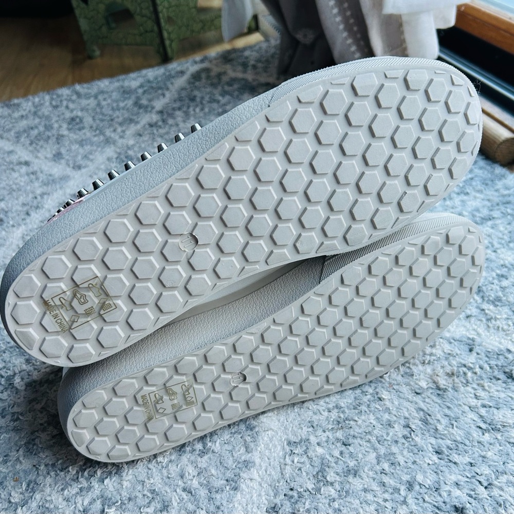 ShuShop White and Pink Star High-Top Sneakers - Picture 6 of 6